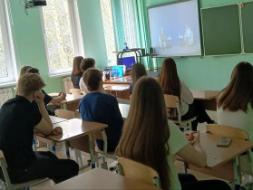 Онлайн встреча старшеклассников с губернатором округа.